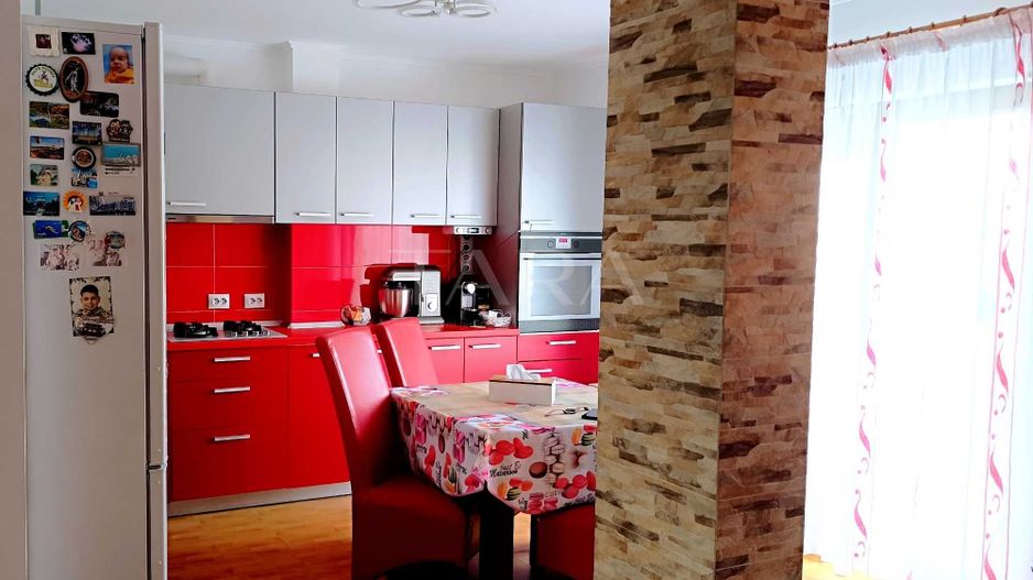 Apartament cu 3 camere și terase generoase, zona Sub Cetate, Florești. - Poză 3