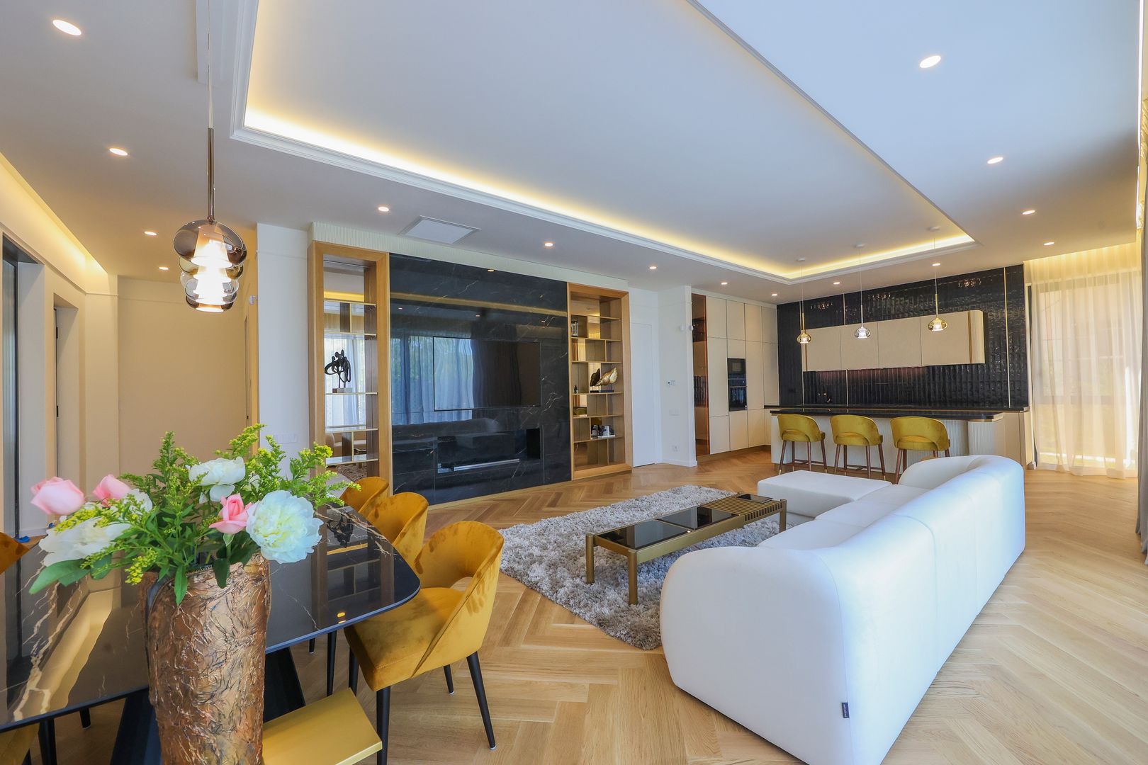 Vila in ansamblu exclusivist cu finisaje si dotări premium - Poză 1