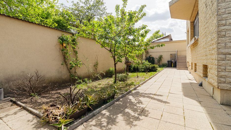 Vila impresionata 550mp util, 300mp teren - Poză 8