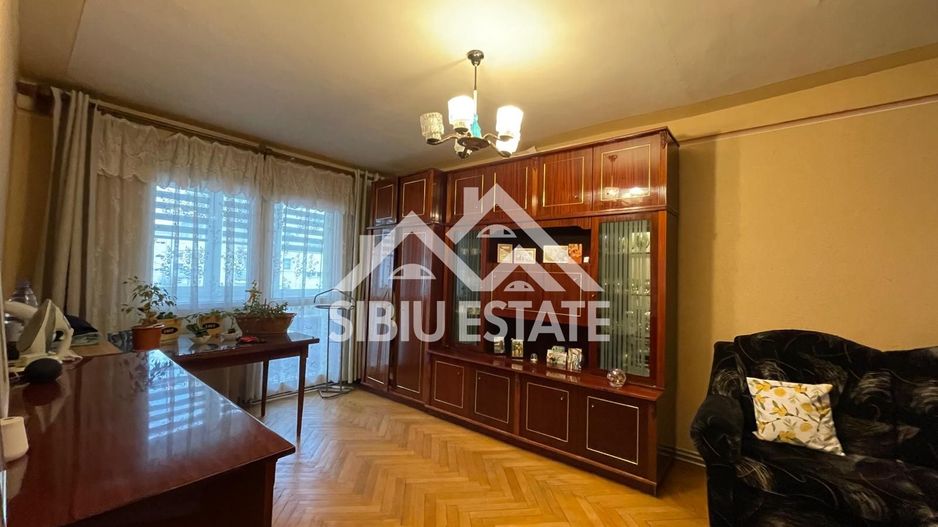 Apartament decomadat cu 3 camere, etaj 2 Cartier Valea Aurie - Poză 2