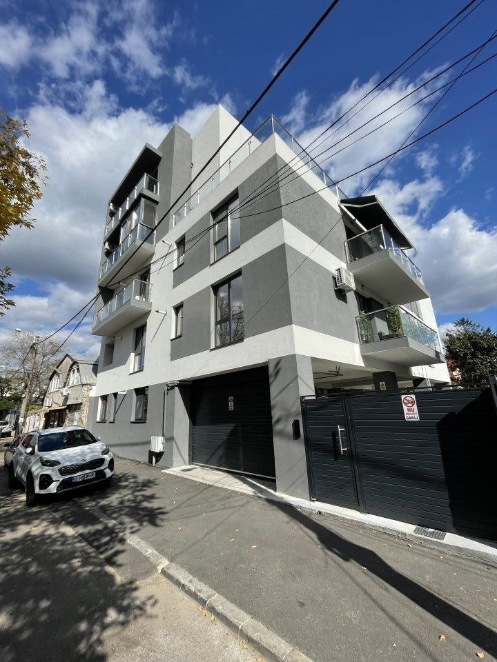 3 camere + curte + parcare bloc nou  Crangasi - Poză 1