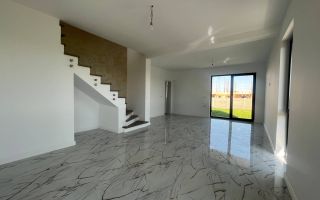 Duplex superb cu 4 camere despartit prin camera tehnica I Giroc - Poză 1