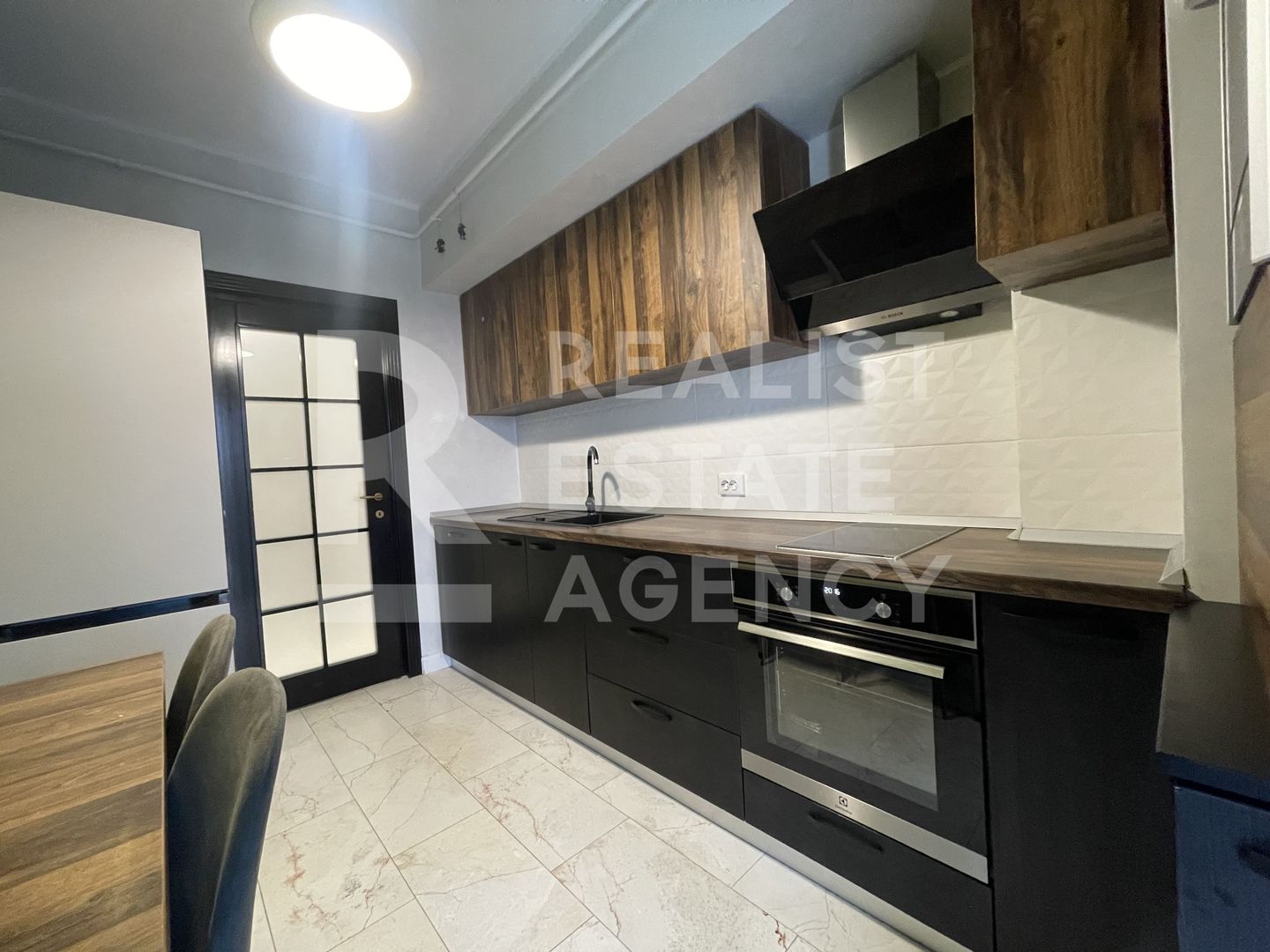 Închiriere apartament 2 camere, 2 locuri de parcare, Royal Town, Iași - Poză 5