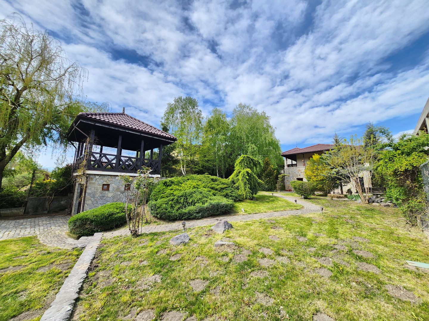 Arhitectura din Piatra si Lemn pe Malul Lacului Mogosoaia - Poză 2