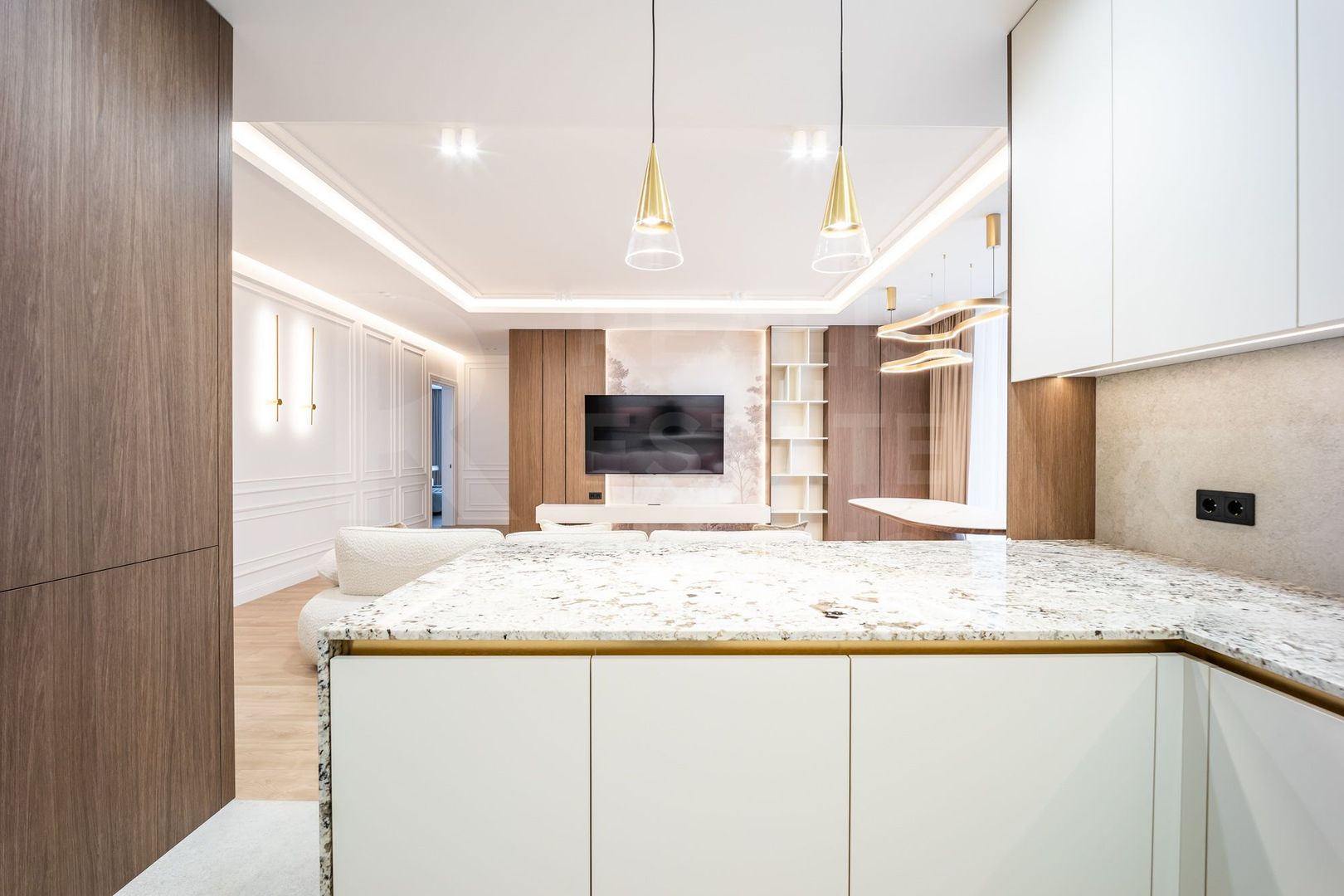 Chirie, apartament, 4 camere, Strada Universității, Centru - Poză 6