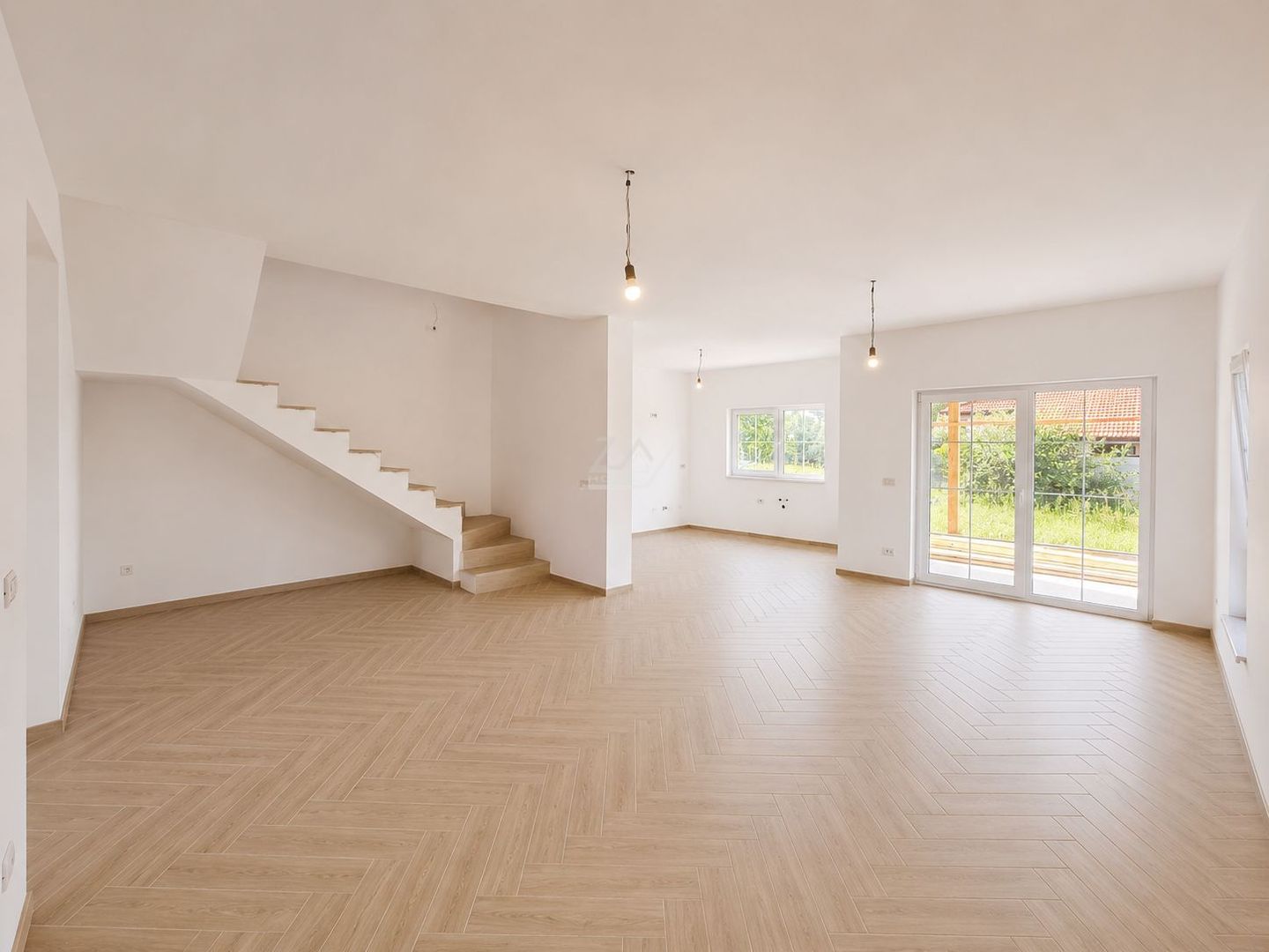 COMISION 0! Duplex cu 5 camere. Garaj. Toate utilitatile. - Poză 3
