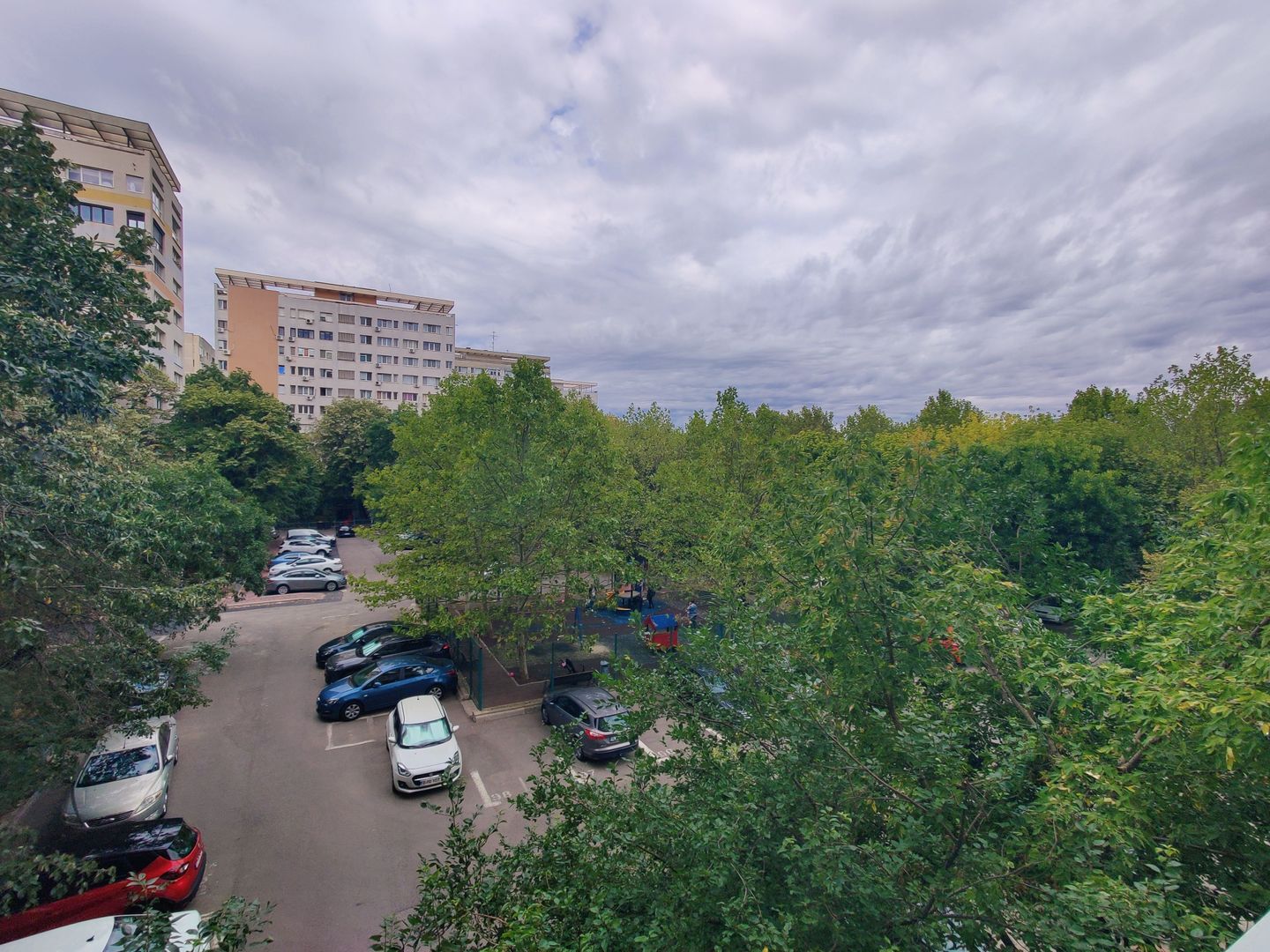 Prima inchirere,  strada Odobesti la intrarea in parc - Poză 17