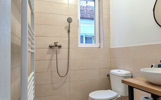 Spatiu birouri renovat modern central - Poză 5