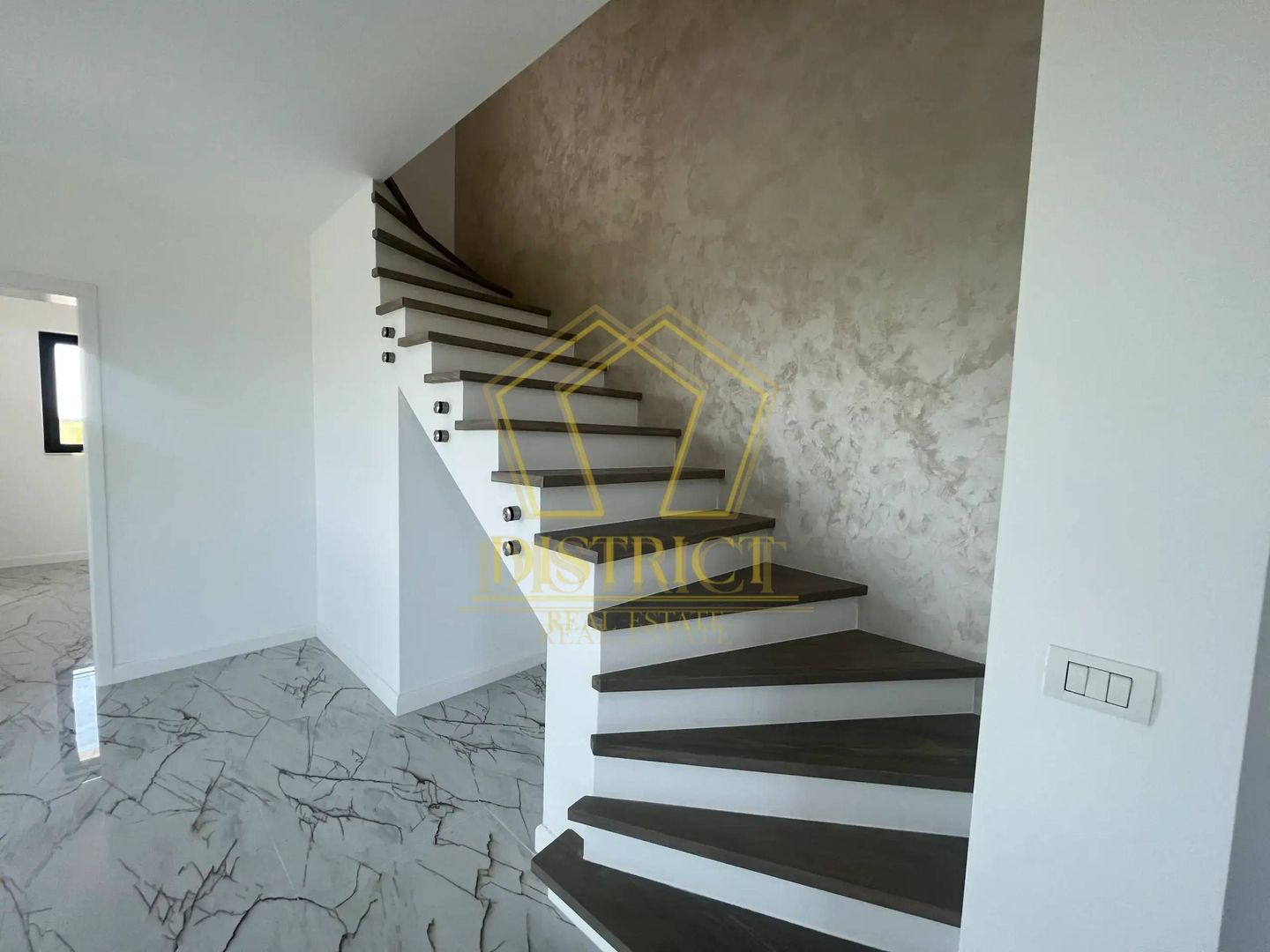 Duplex superb cu 4 camere despartit prin camera tehnica I Giroc - Poză 9