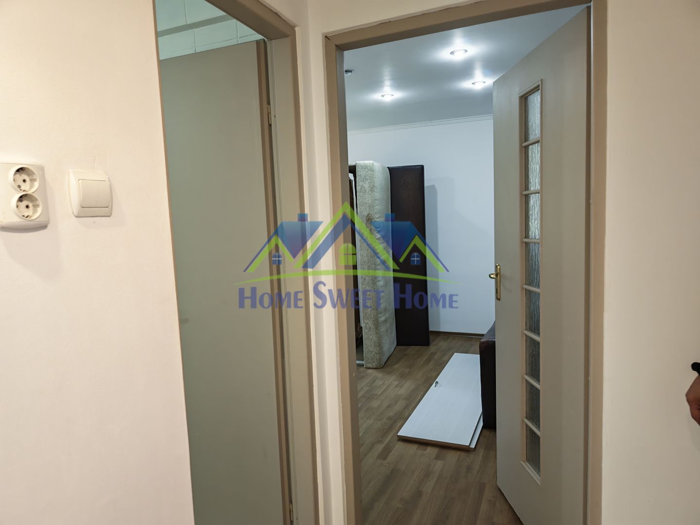 Garsoniera etaj 1, zona Pietonala(in spate la SuperBet), 35mp, dec.! - Poză 1