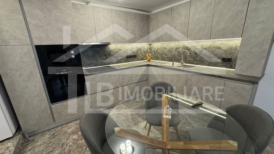 Apartament cu 2 camere, decomandat, 65mp, Zona Ultracentral - Poză 1