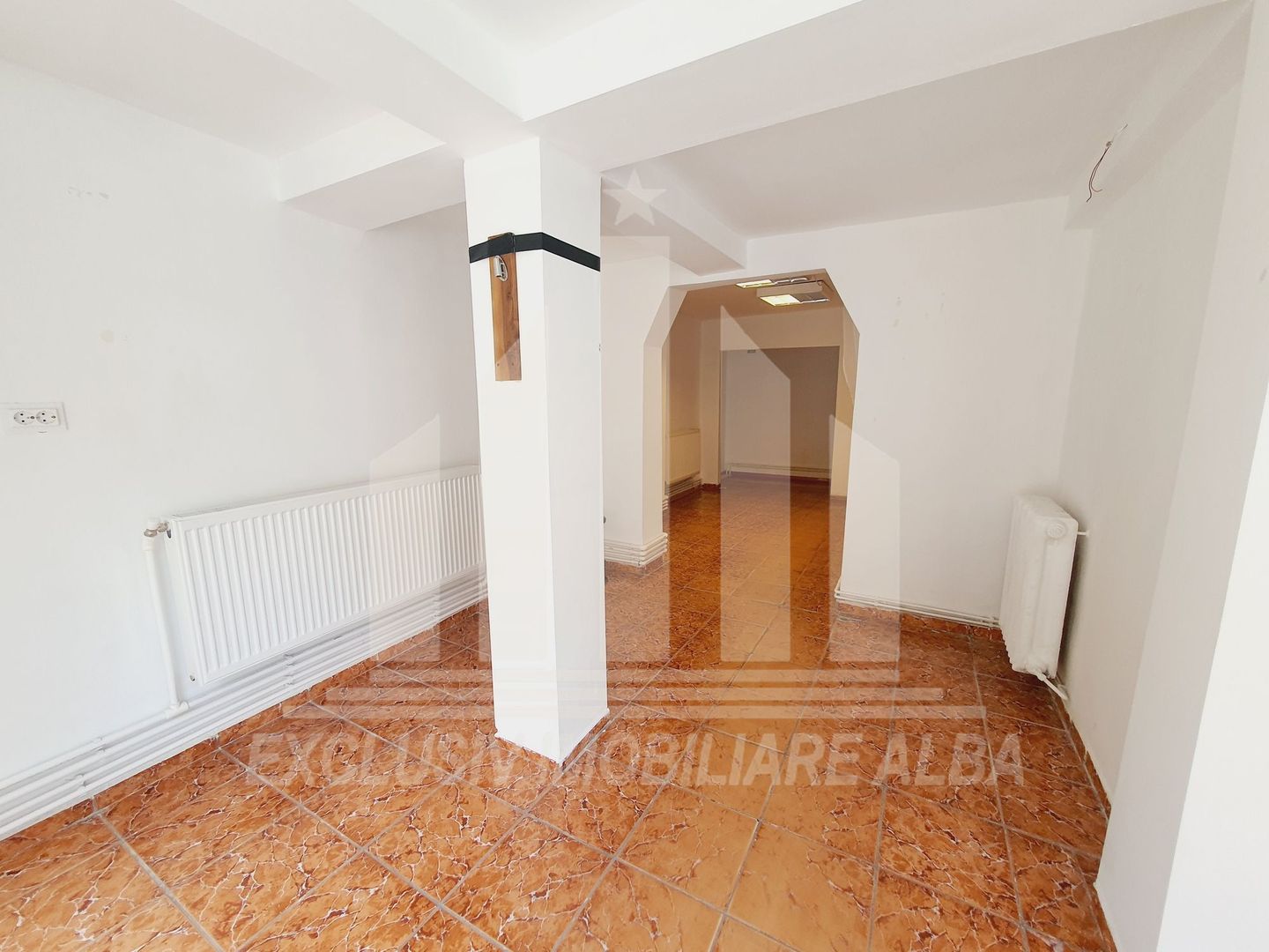 Spatiu comercial de vanzare in Cetate zona piata - Poză 2
