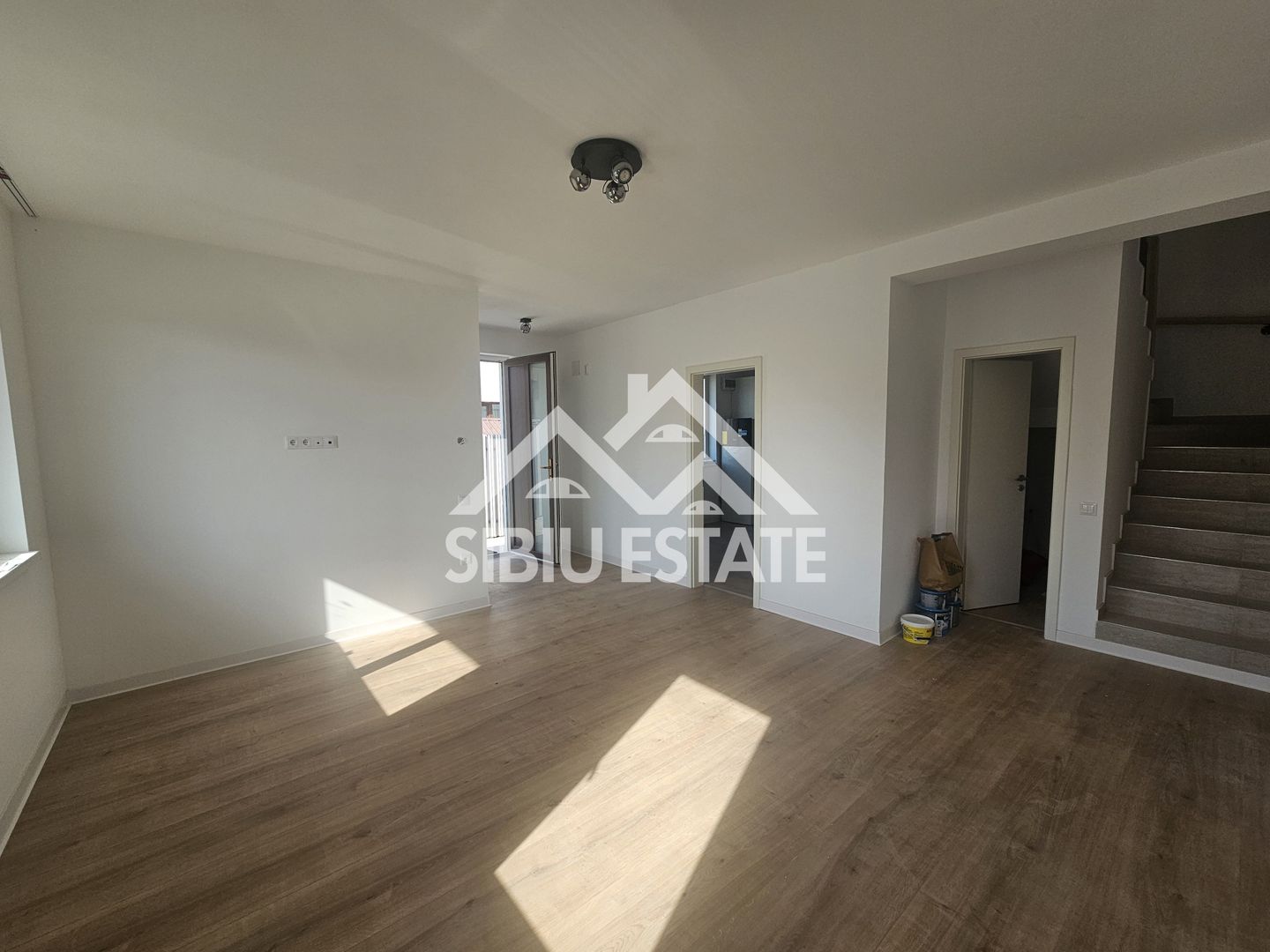 Casa de inchiriat, 4 camere, 2 bai, Sibiu Calea Cisnadiei - Poză 2
