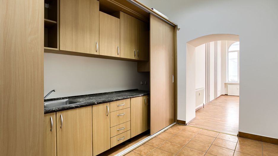 Birou la etajul 1 în zonă ultracentrală - Poză 7