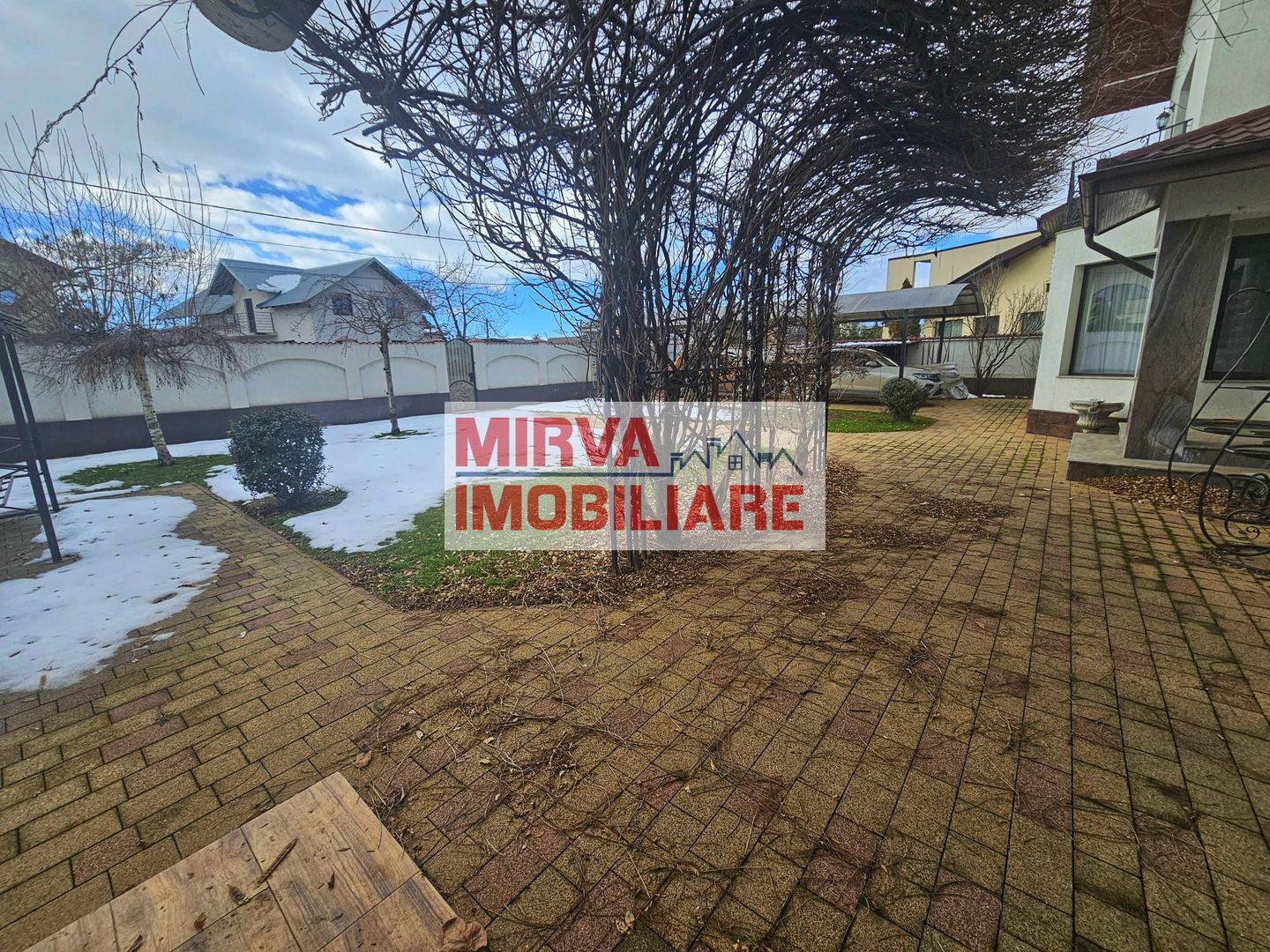 Vilă spațioasă Strejnicu S+P+1E+M, 8 camere, garaj, teren 595 mp - Poză 3