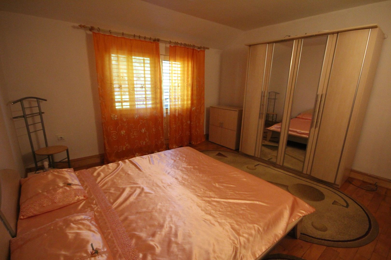 APARTAMENT SPATIOS  IN VILA - Poză 4