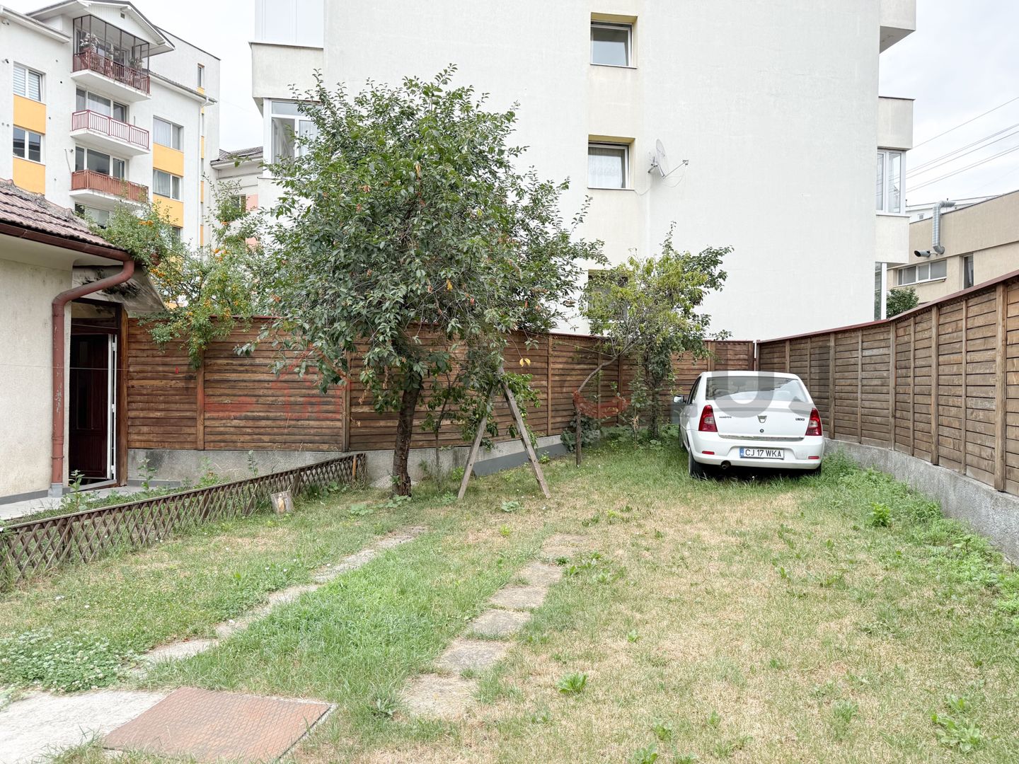 Apartament la casa cu curte si 2 locuri de parcare,Marasesti - Poză 1