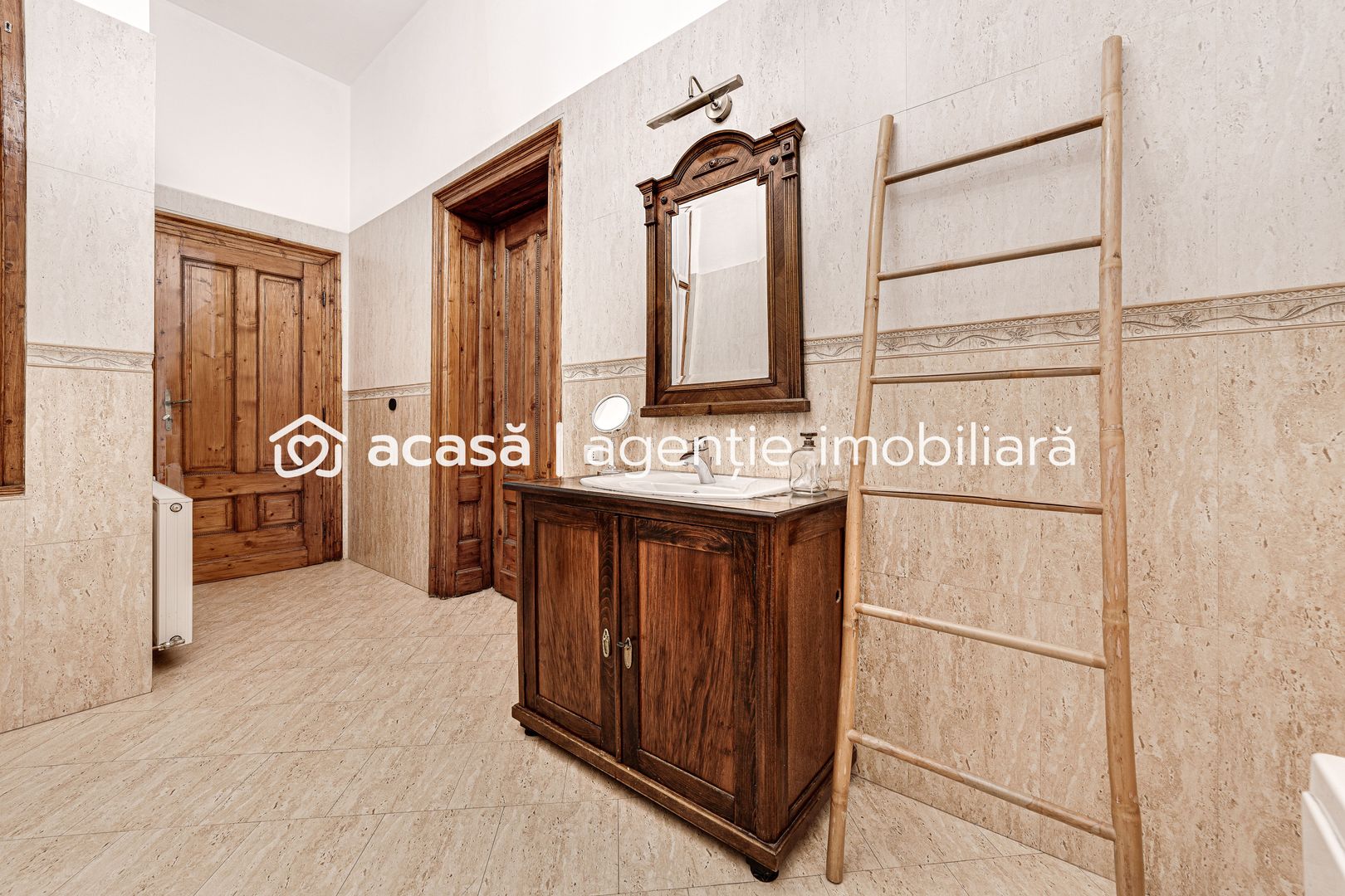 Bijuterie arhitecturală cu istorie. Confort modern, Ultracentral. - Poză 7