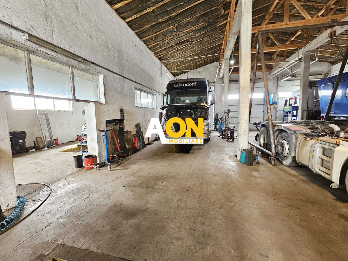 Hala amenajata ca service, 580 mp hala, 5175 mp teren, zona Ciugud - Poză 3