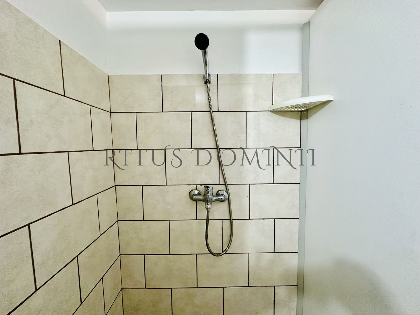 Apartament pentru 10 muncitori la Casa, Nufărul - Poză 7