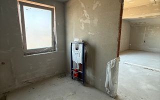 Casă spațioasă cu teren 806 mp - Poză 3