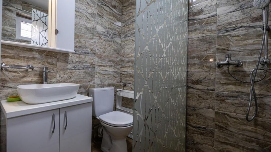 Casa parter, renovata, mobilata, gradina amenajata, str Petofi Sandor-Dumbravita - Poză 21