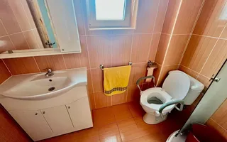 De închiriat – Vilă premium cu panouri fotovoltaice, grădină și garaj - Poză 16
