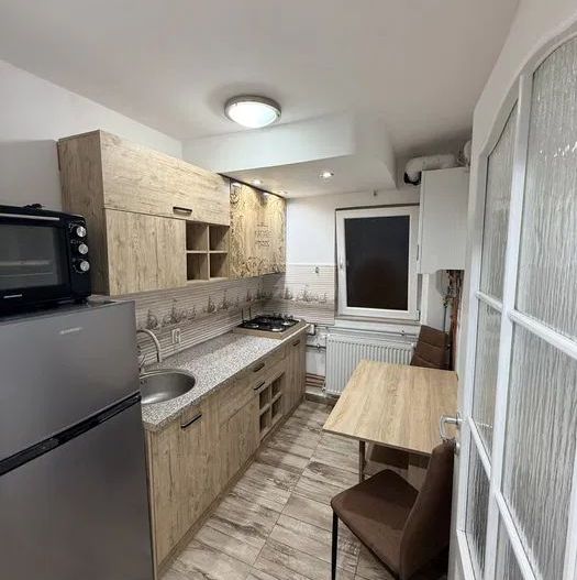 Garsonieră decomandată de închiriat | 33 mp | Centrală proprie | Zona Buziasului - Poză 1