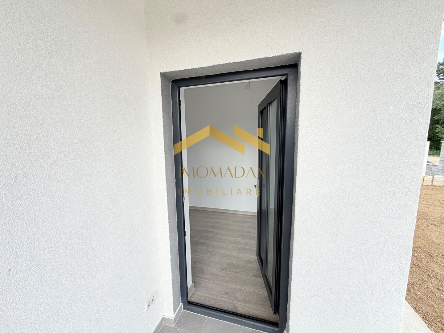 Sanmihaiu Roman-3 Camere-Toate Utilitățile - Poză 2