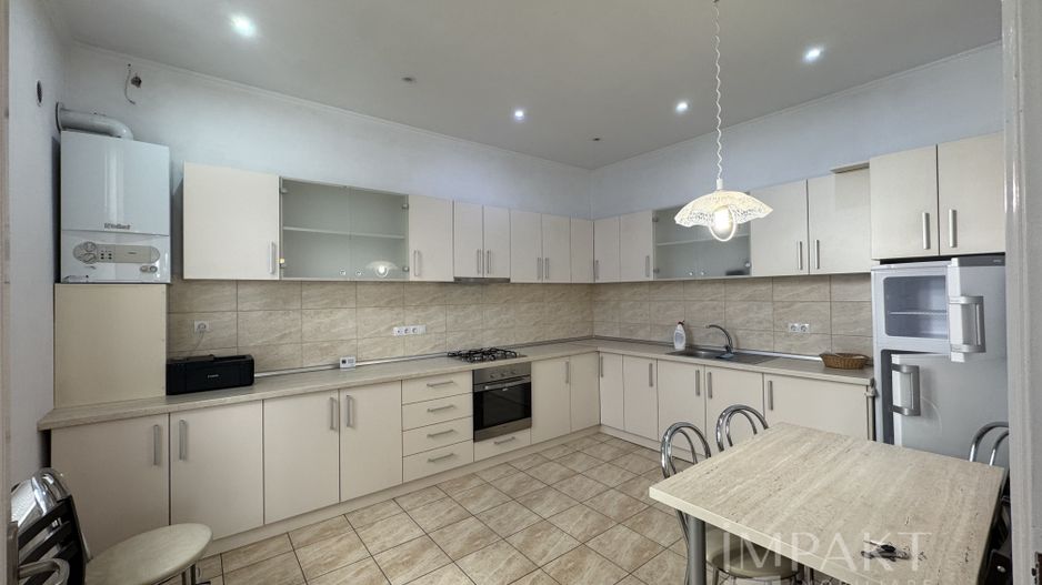 Apartament 75mp central de vânzare cu 2 camere sau spațiu birouri - Poză 2