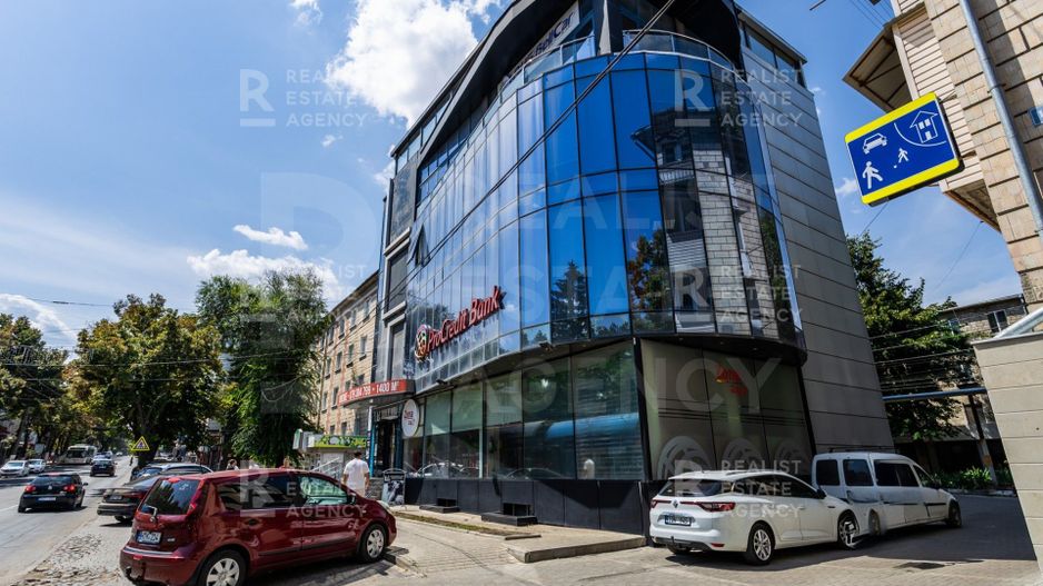 Vânzare, spațiu comercial, 1400 mp+9 ari, str. Ștefan cel Mare, Bălți - Poză 1
