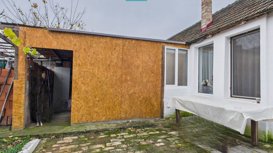 Casă complet renovată în Orțișoara. - Poză 20