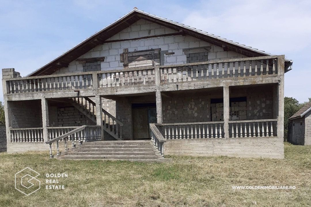 Casa la rosu + teren generos, 2967 mp, localitatea Cicir - Poză 1