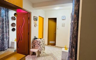 Apartament cu 3 camere pe str. Aluminei langa Liceul Ortodox - Poză 1