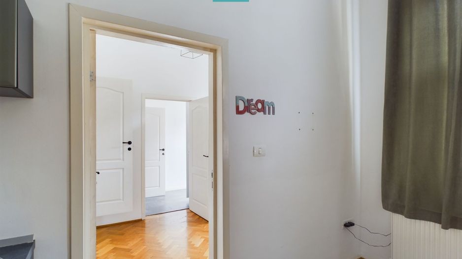 Apartament cu 3 camere situat ultracentral - Poză 11