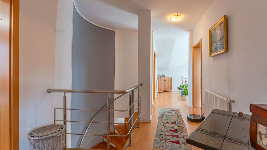 Casă spațioasă pentru familie în Hărman: 5 camere, 670 mp teren - Poză 13