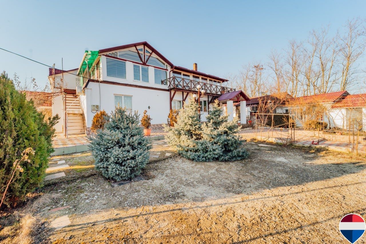 Casă de vânzare, Obileni, Hîncești ,185 m² ,16 ari, 2 garaje - Poză 2