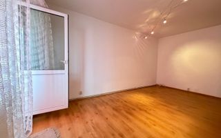Apartament 3 camere, decomandat, etajul 3/4 - Cisnadie - Poză 3