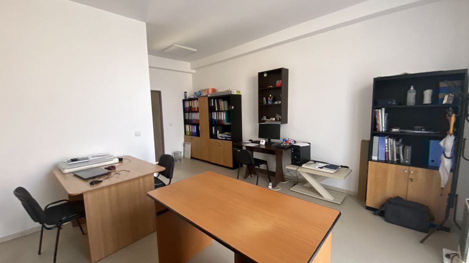 Spatiu birou - Poză 18