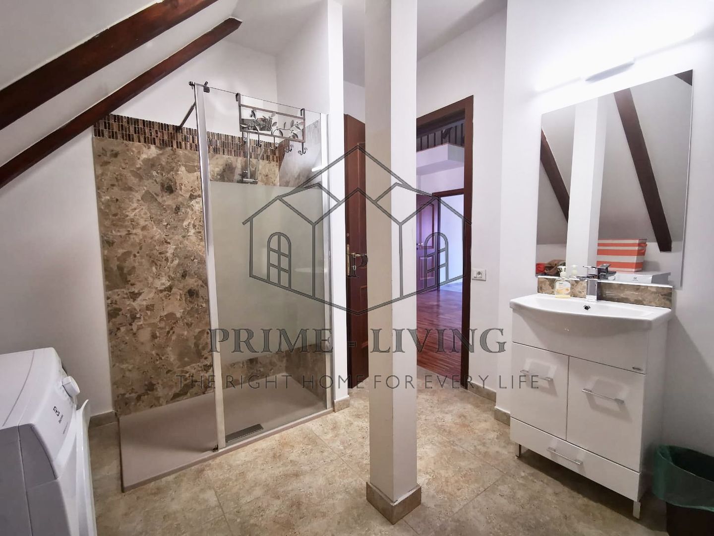 DE INCHIRIAT VILA CU 8 CAMERE, PISCINA SI GRADINA DE 1000MP IN PIPERA - Poză 12