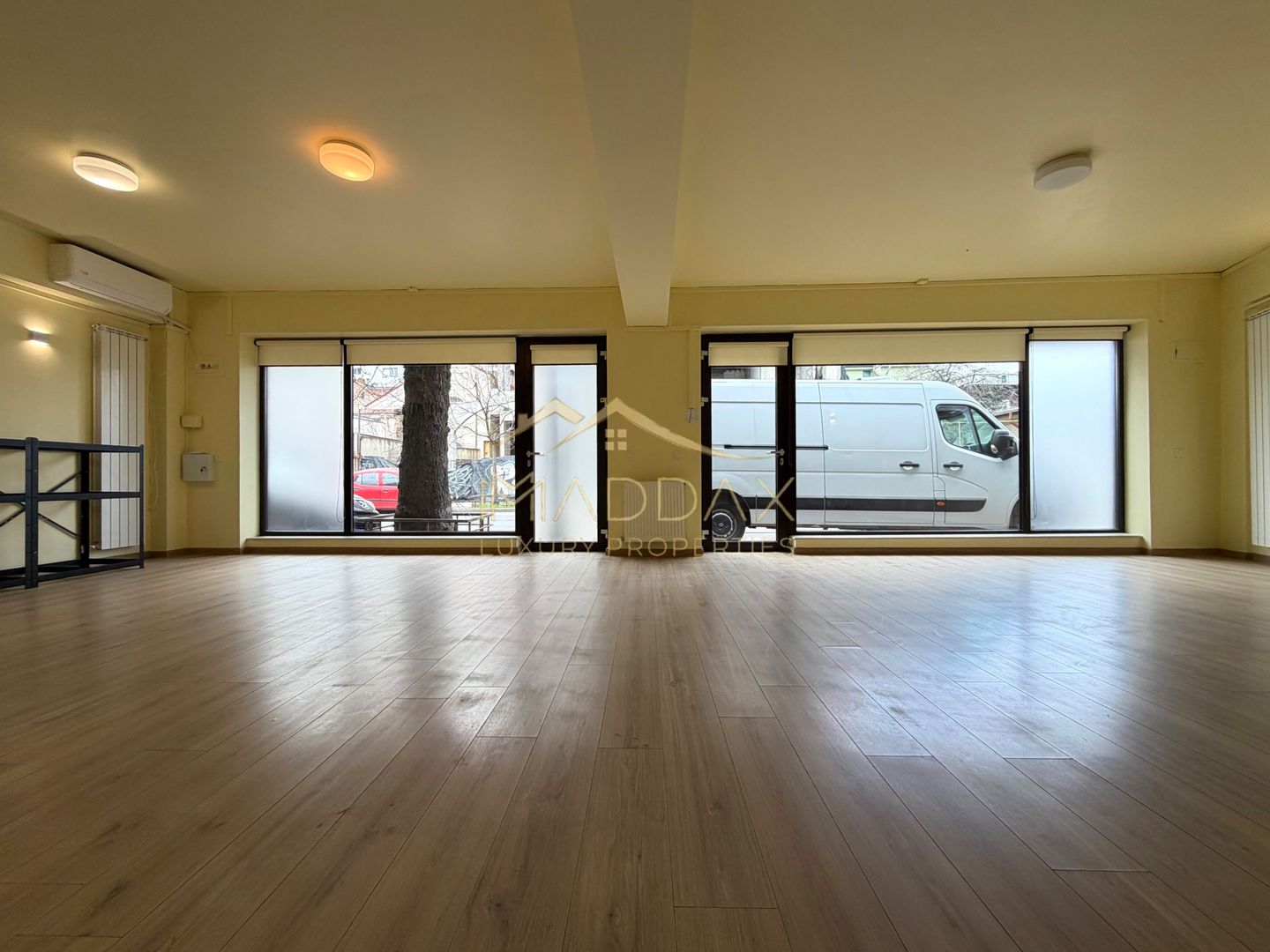 Spatiu Comercial *180mp* // 2 parking spaces // Stefan Cel Mare - Poză 2