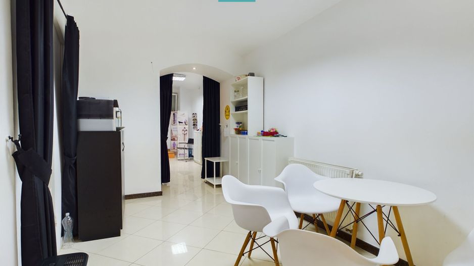 Salon cosmetică, coafor, masaj și relaxare - Poză 4