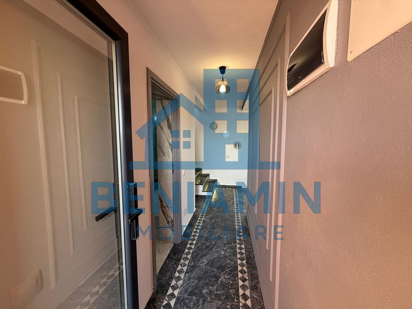 Casa Moderna-Lux-La cheie-Mobilata-Utilata-Model deosebit-Libera - Poză 10