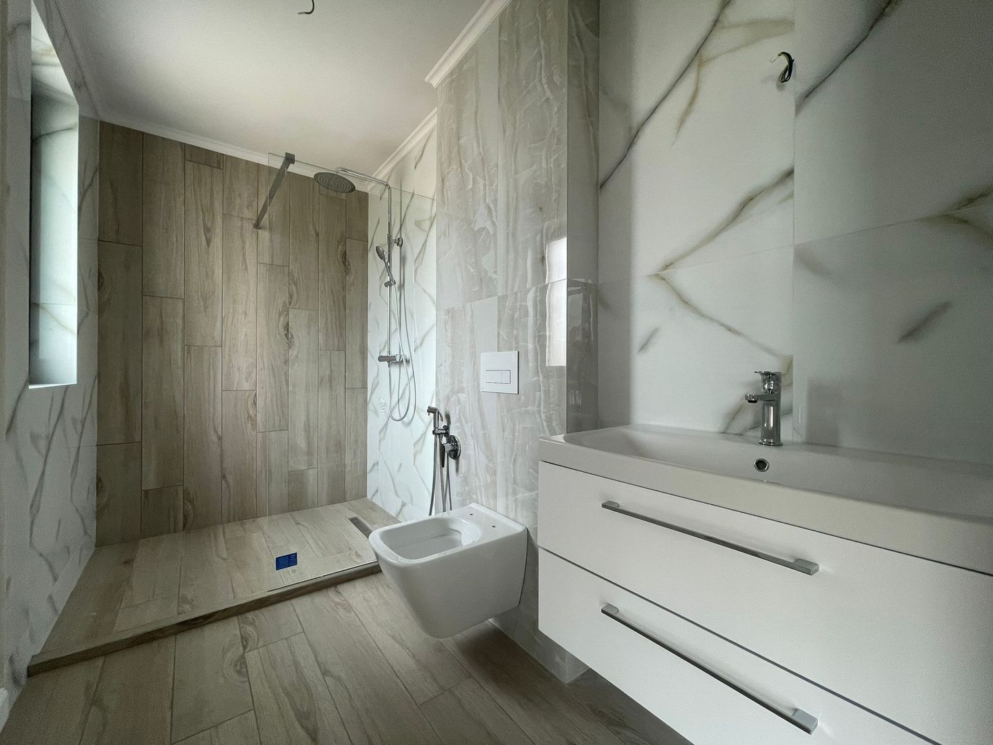 Duplex cu 5 camere și 3 băi - Mosnita Noua - Poză 14