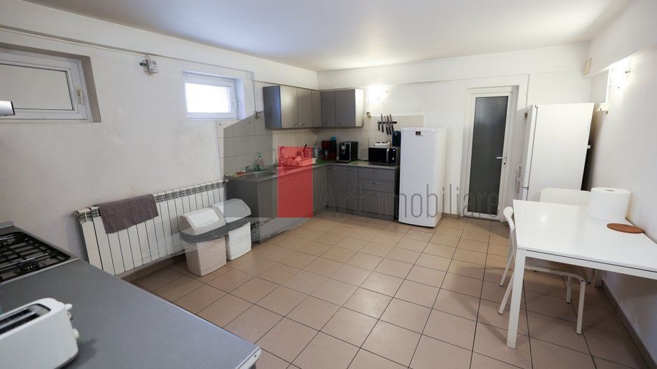 VILA IN DOMENII LOCATIE EXCELENTA - Poză 11
