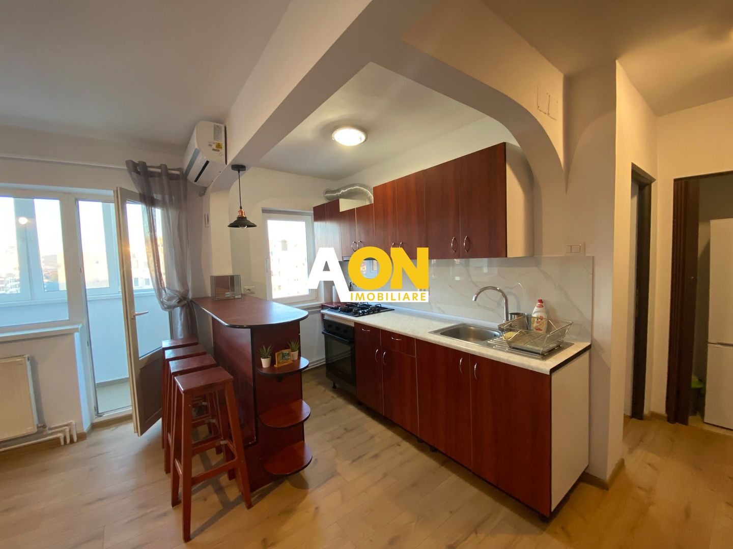 Apartament cu 4 Camere, Bloc cu Lift, Bld. Transilvaniei - Poză 2