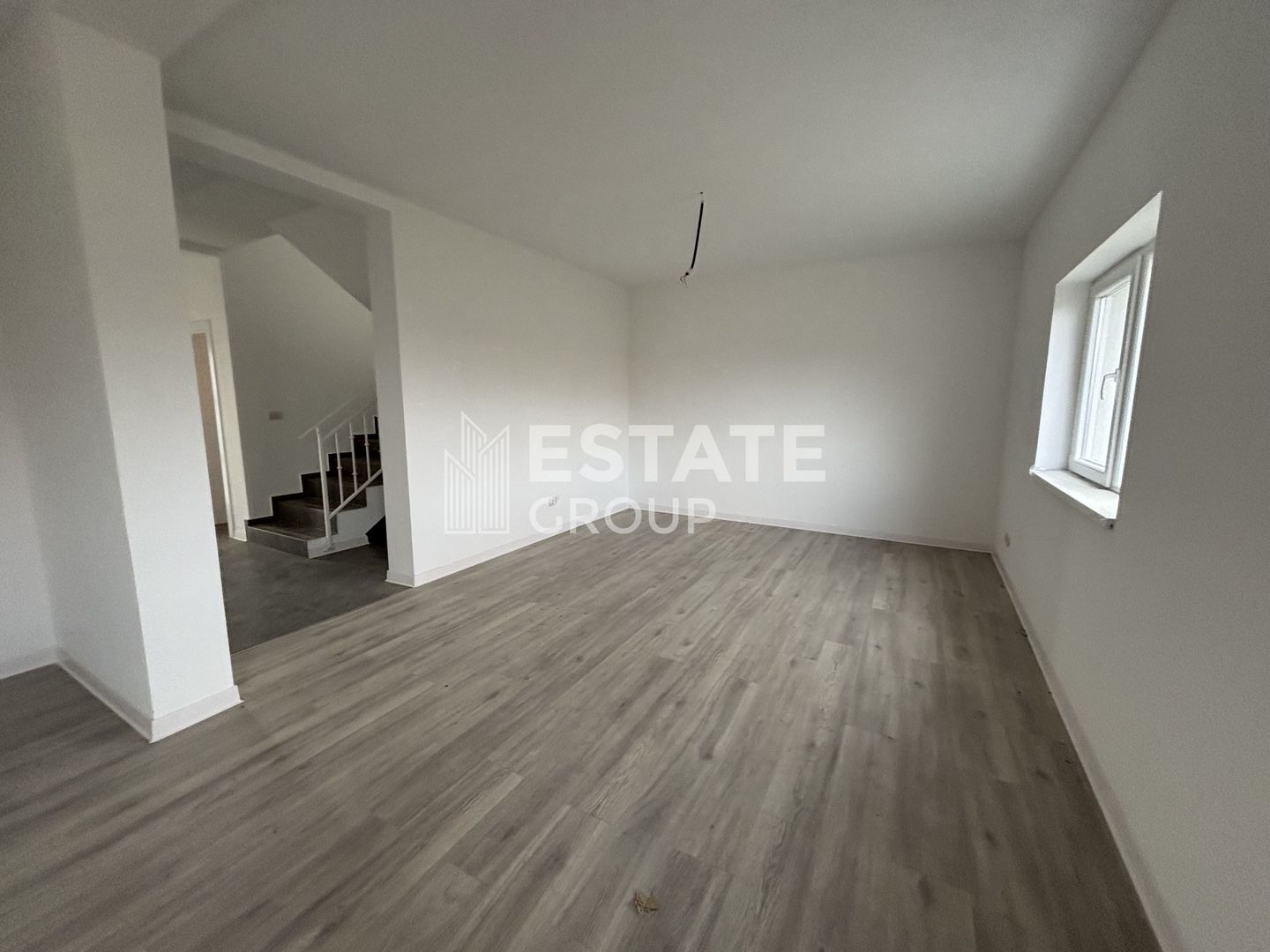 Casa individuala cu 5 camere in Mosnita Noua zona castel - Poză 5