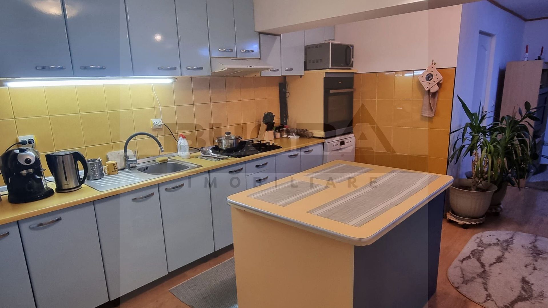 Casă spațioasă cu teren generos de 1000 mp in Dambul Rotund - Poză 4