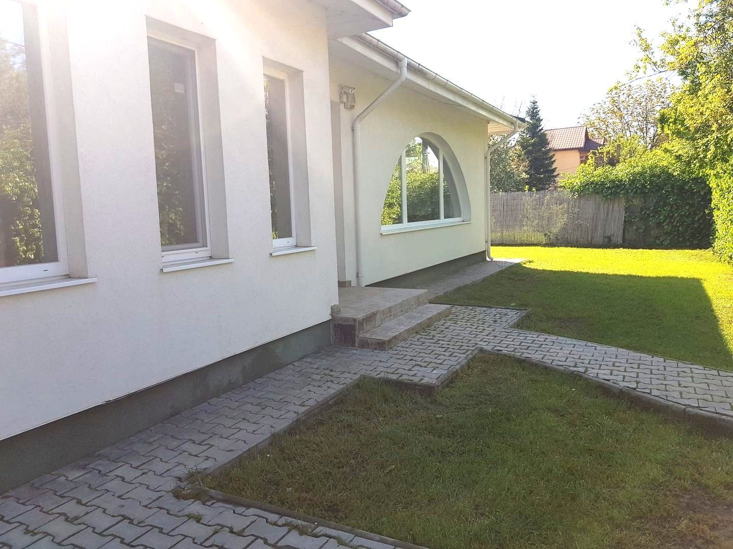 Vila pe parter 4 camere, curte generoasa / Tunari - Poză 3