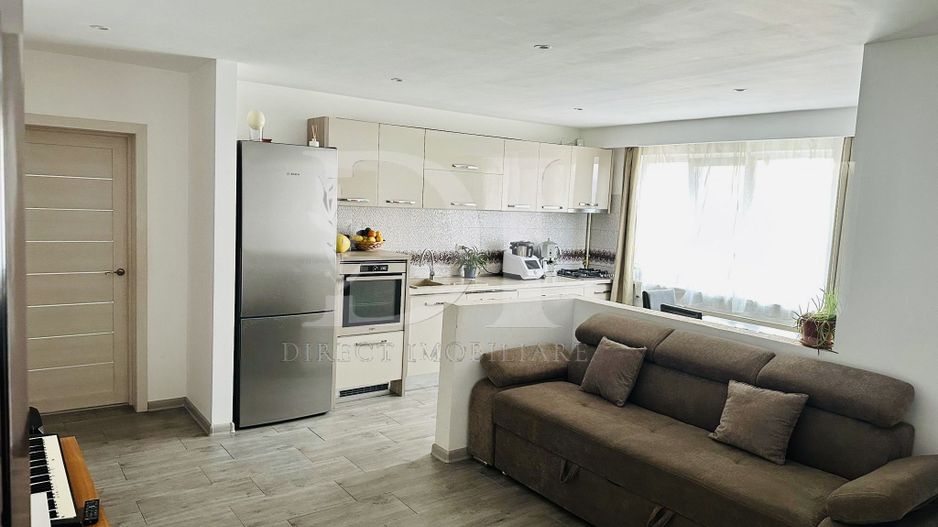 Apartament cu 3 camere - zona str.Ioan Rus - Poză 1